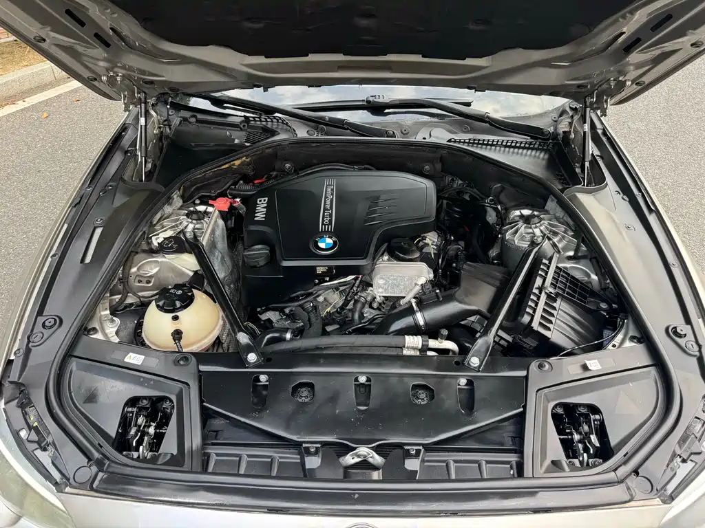BMW 5 Series 2014 — фото 11