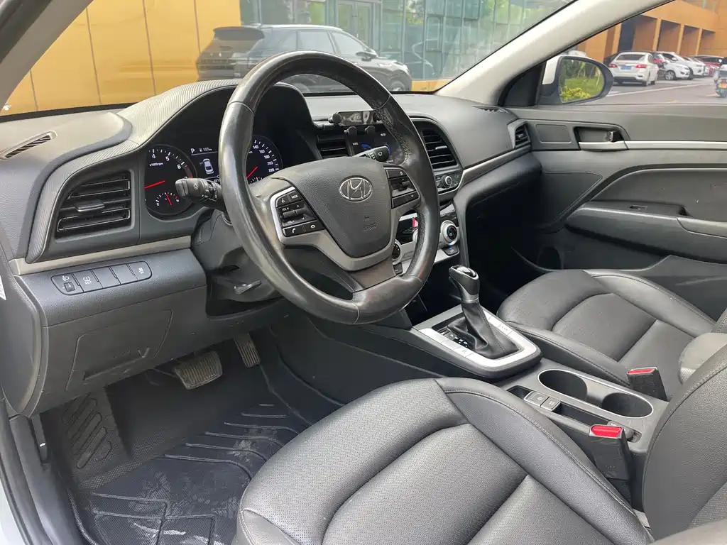 Hyundai Elantra 2020 — фото 14