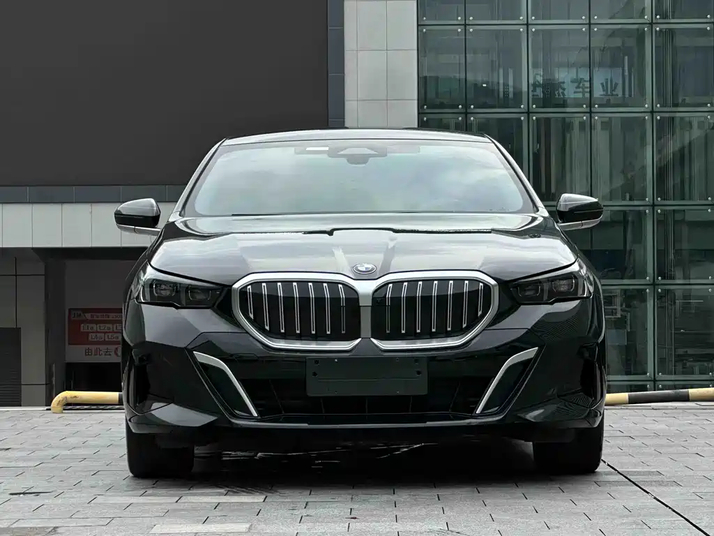 BMW 5 Series 2025