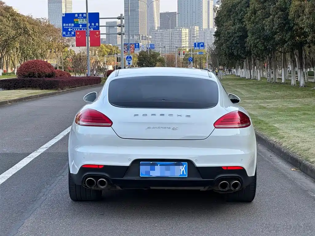 Porsche Panamera 2017 — фото 10