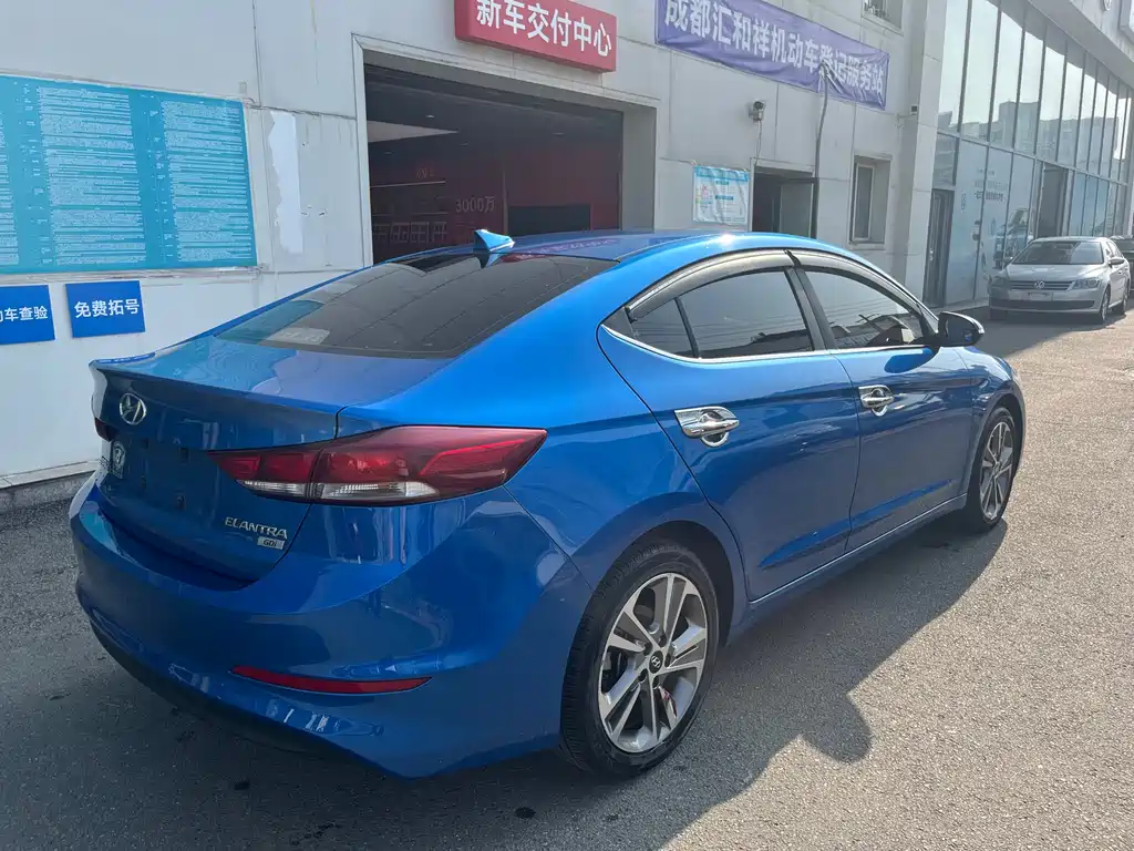 Hyundai Elantra 2017 — фото 7
