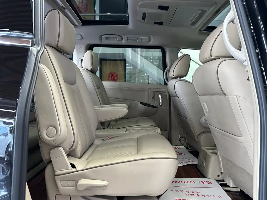 Nissan Quest 2017 — фото 14