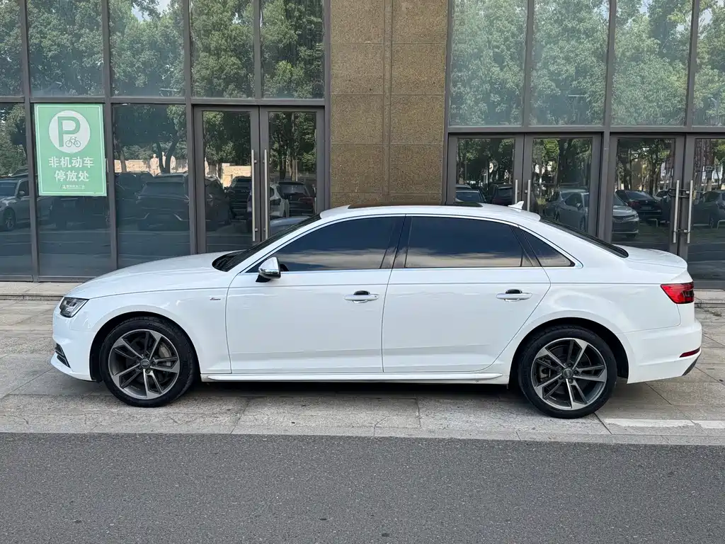 Audi A4L 2017