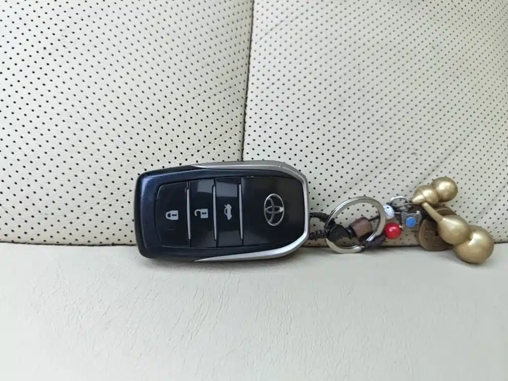 Toyota Camry 2015 — фото 9