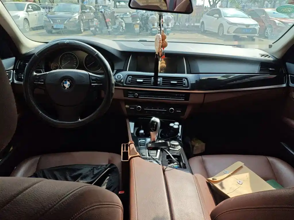 BMW 5 Series 2016 — фото 13