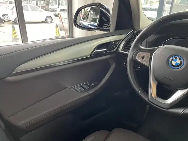 BMW iX3 2021