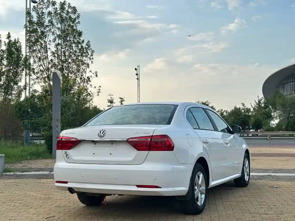 Volkswagen Lavida 2015 — фото 4
