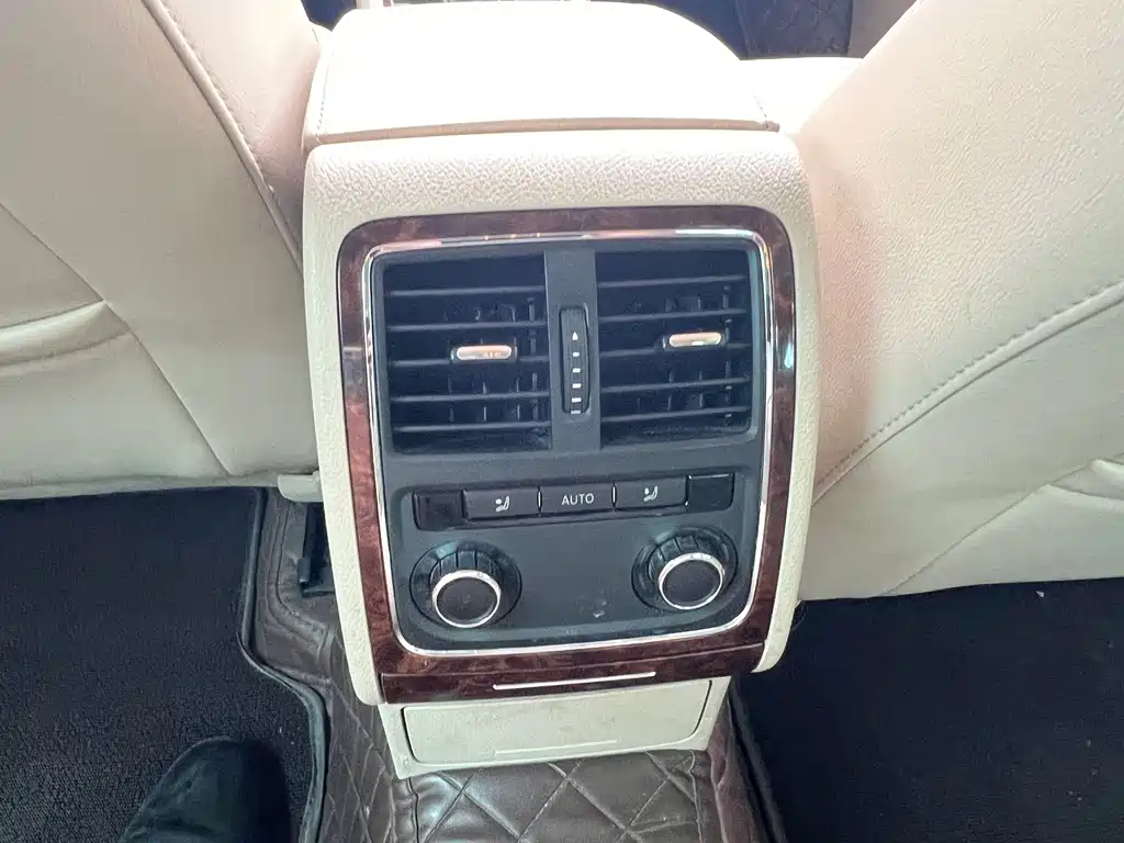 Volkswagen Passat 2011 — фото 15