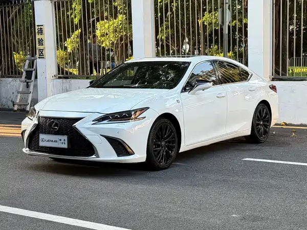 Lexus ES 2019