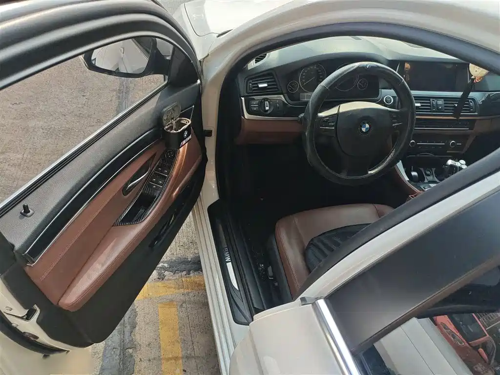 BMW 5 Series 2016 — фото 14