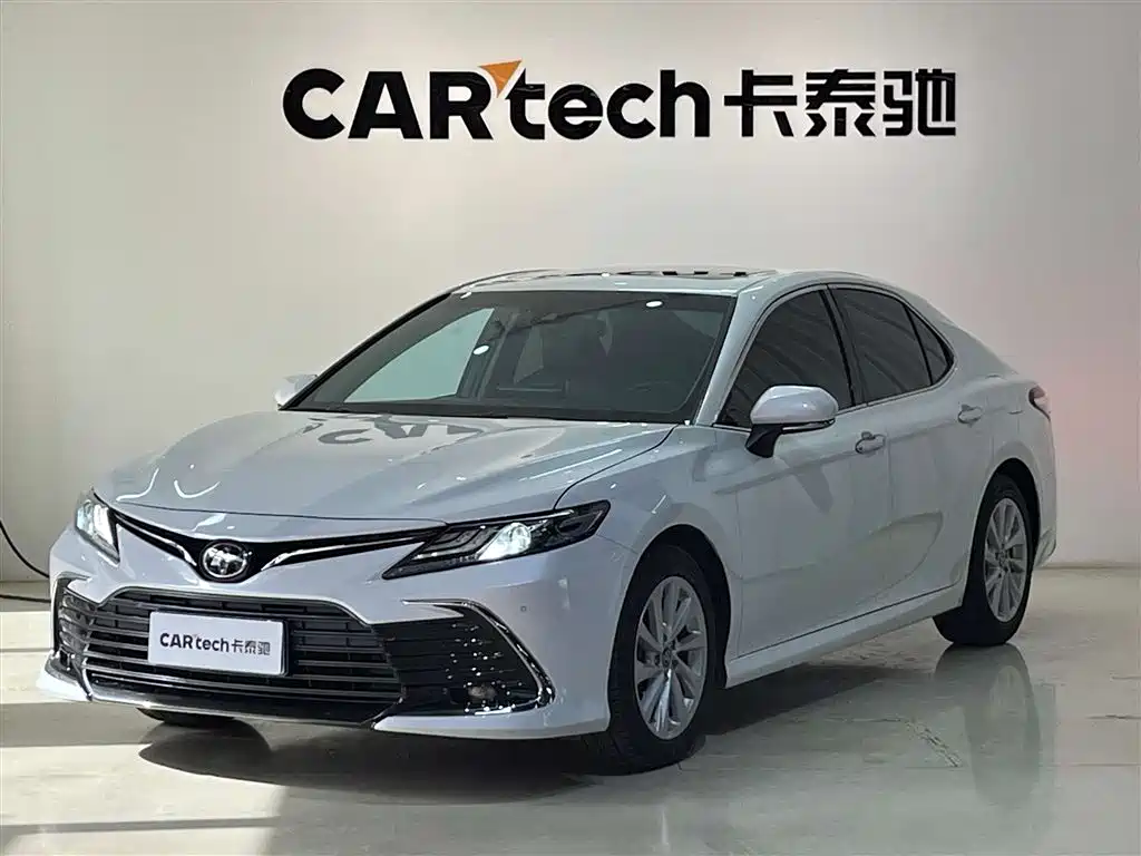 Toyota Camry 2021 — фото 1
