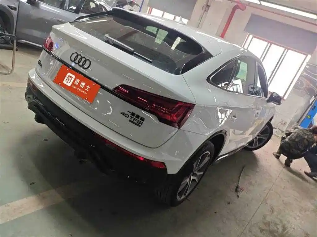 Audi Q5L Sportback 2024 — фото 8
