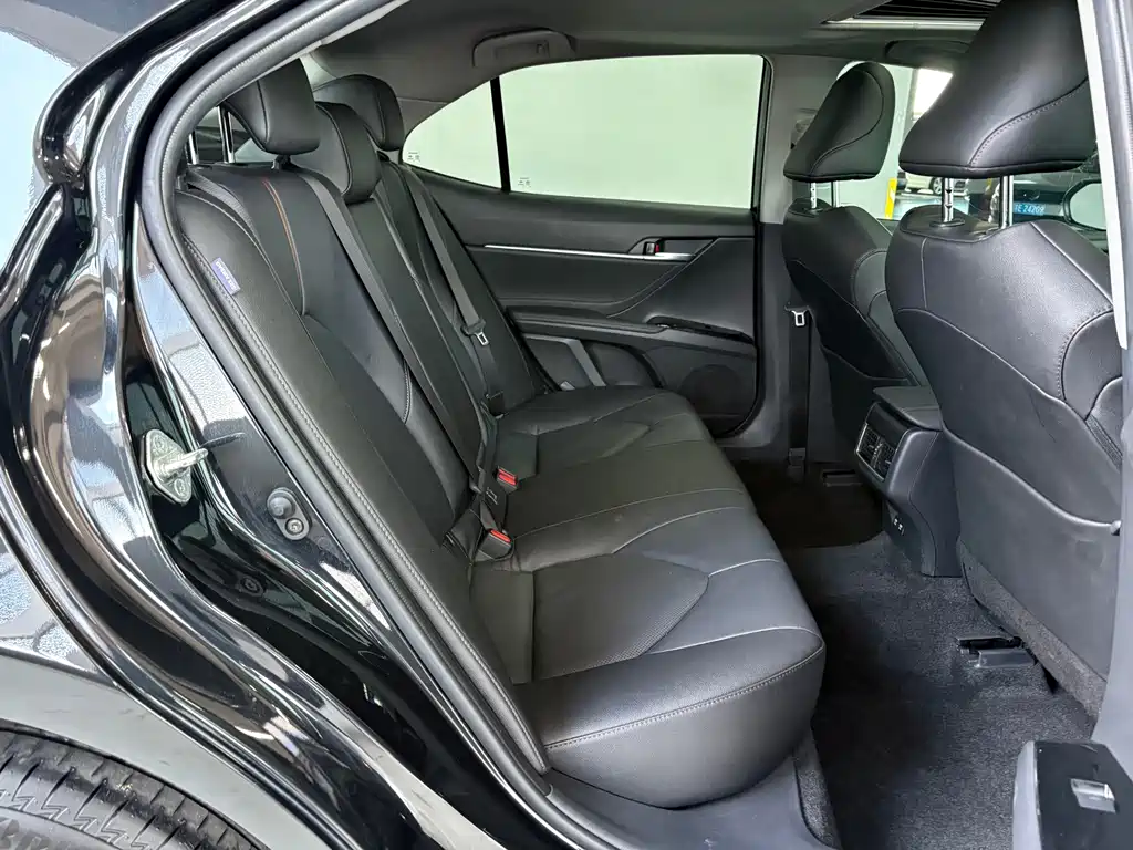 Toyota Camry 2022 — фото 10