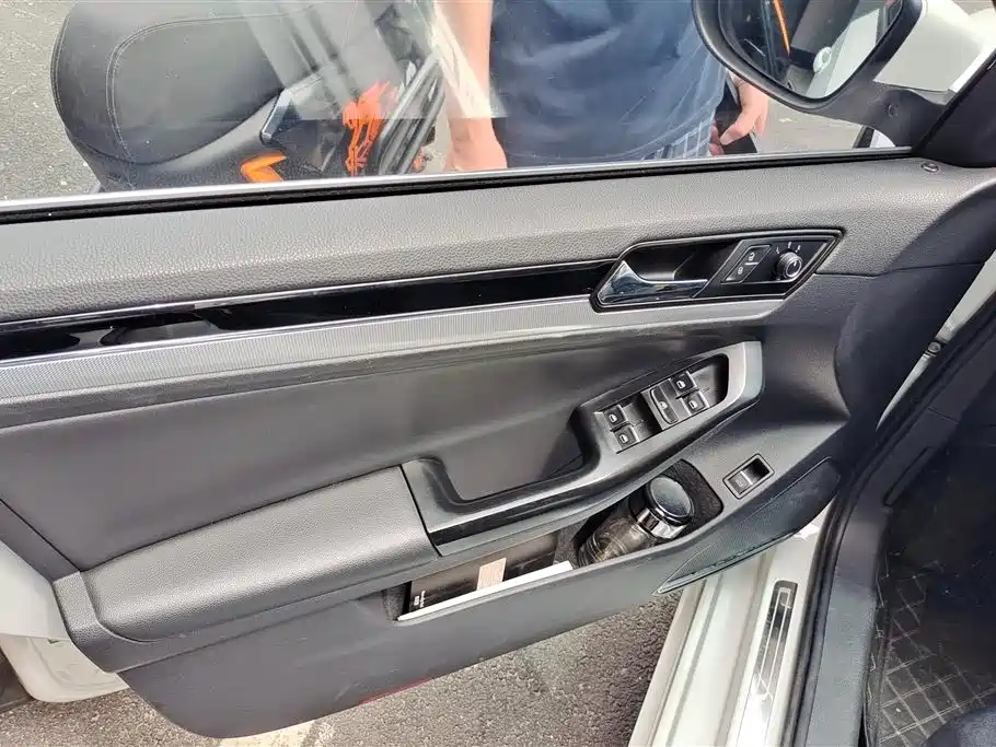 Volkswagen Sagitar 2019