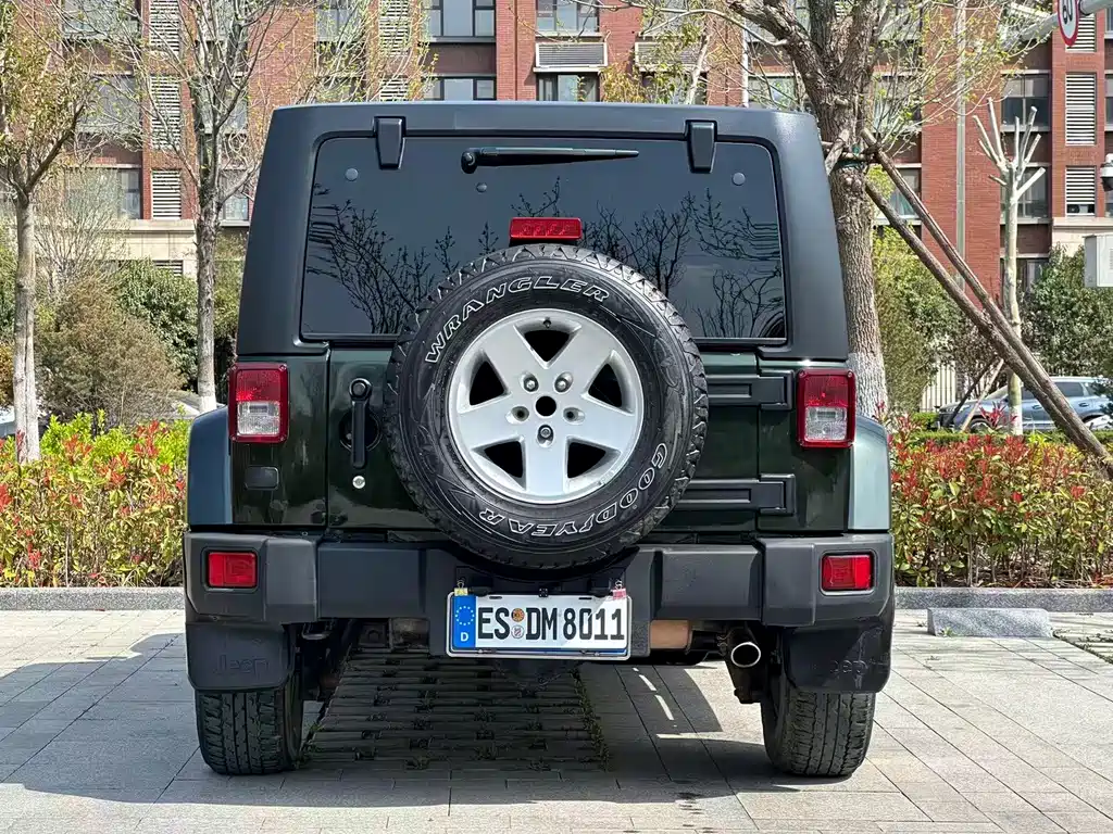Jeep Wrangler 2011 — фото 6