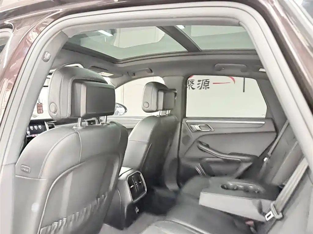 Porsche Macan 2017 — фото 11