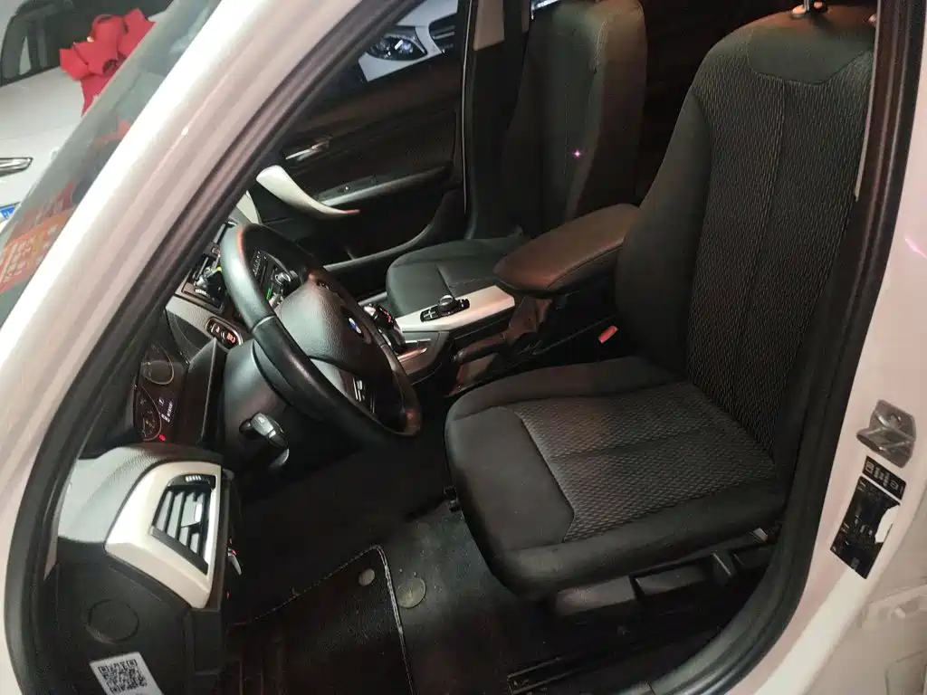 BMW 1 Series 2015 — фото 12