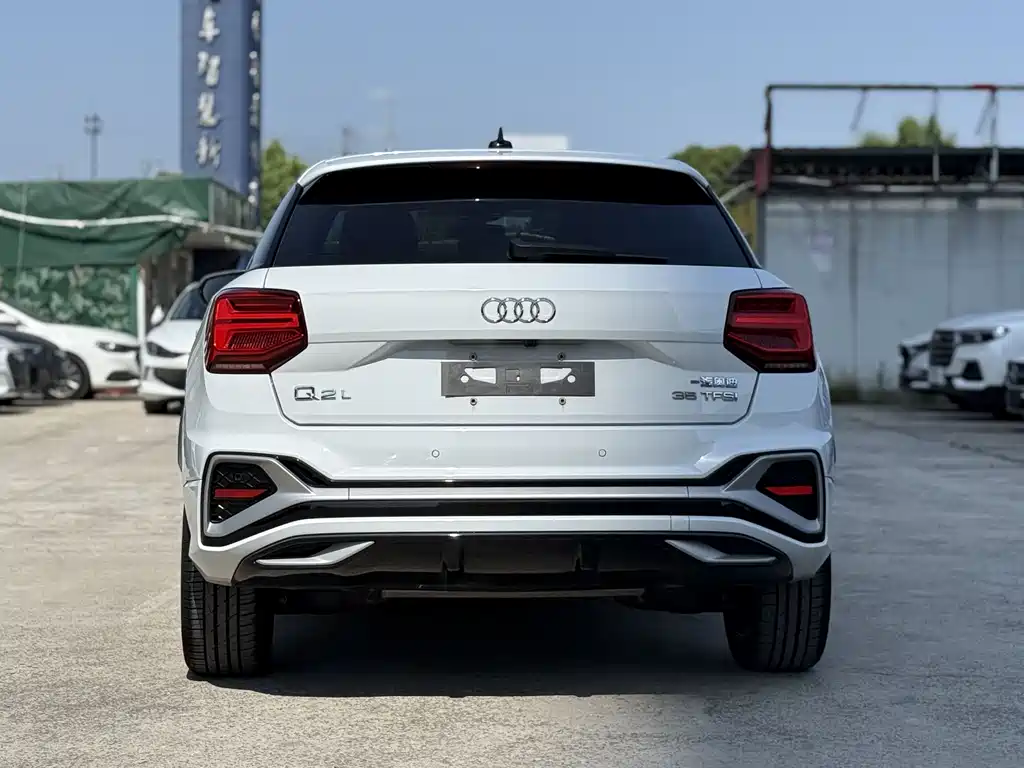 Audi Q2L 2022 — фото 8