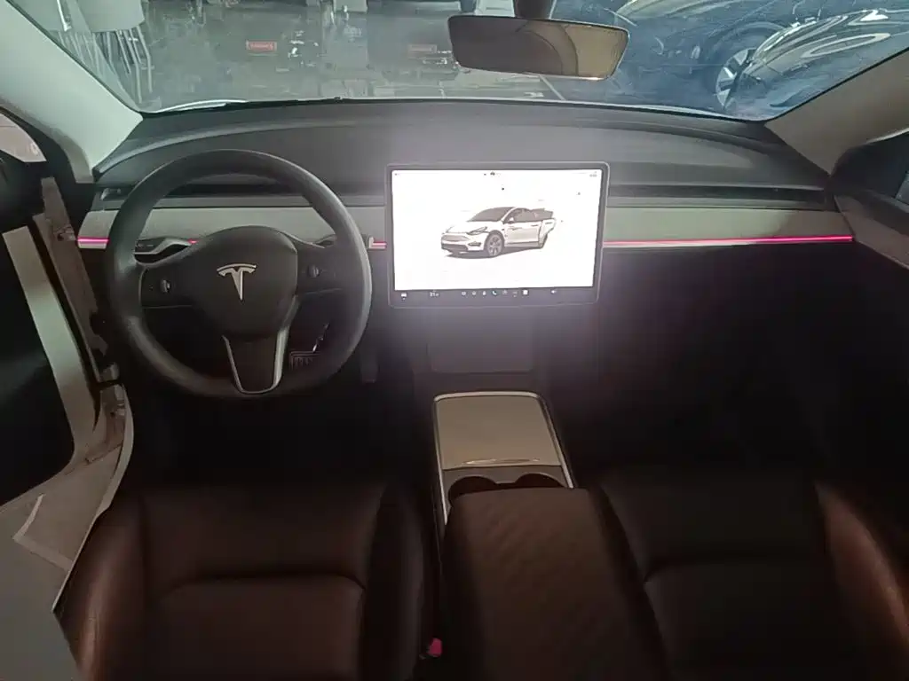 Tesla Model Y 2024 — фото 10