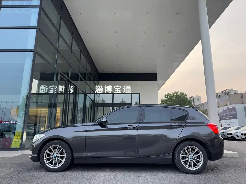 BMW 1 Series 2019 — фото 10