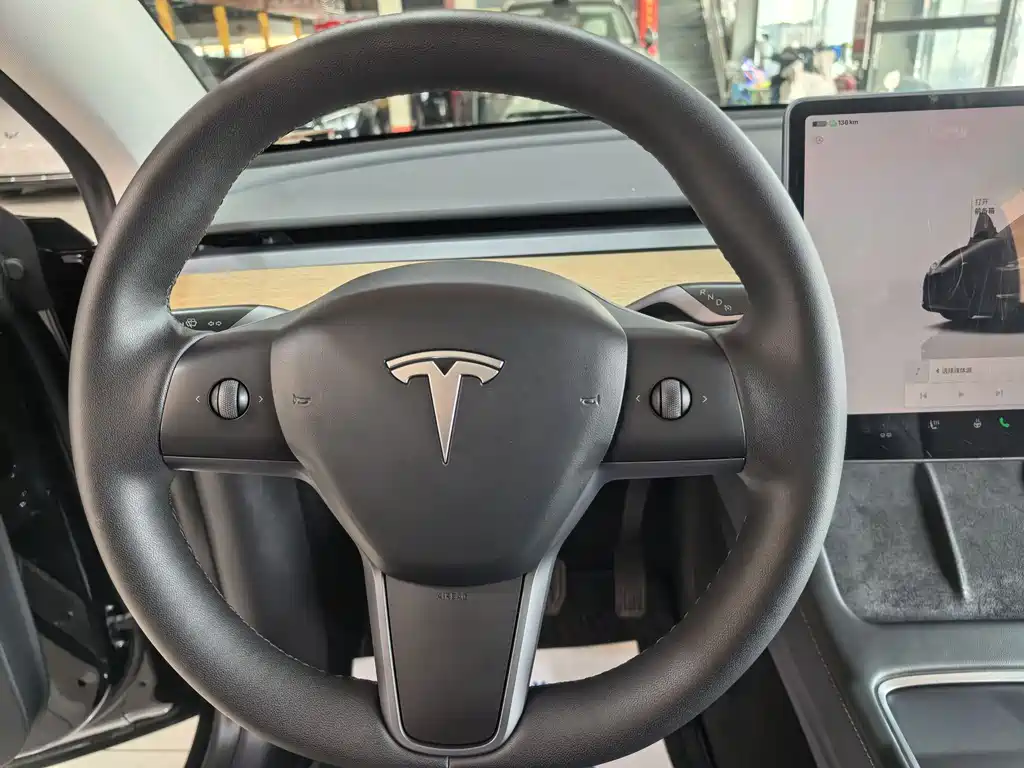 Tesla Model Y 2022 — фото 10