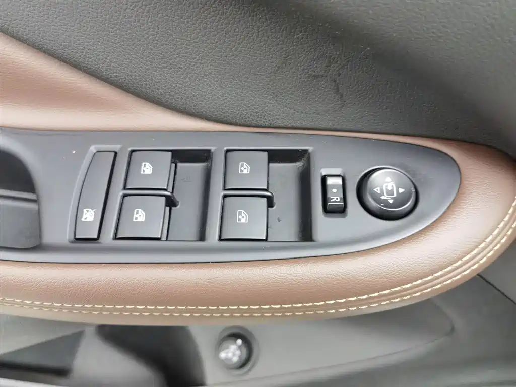 Buick Envision Plus 2017 — фото 9