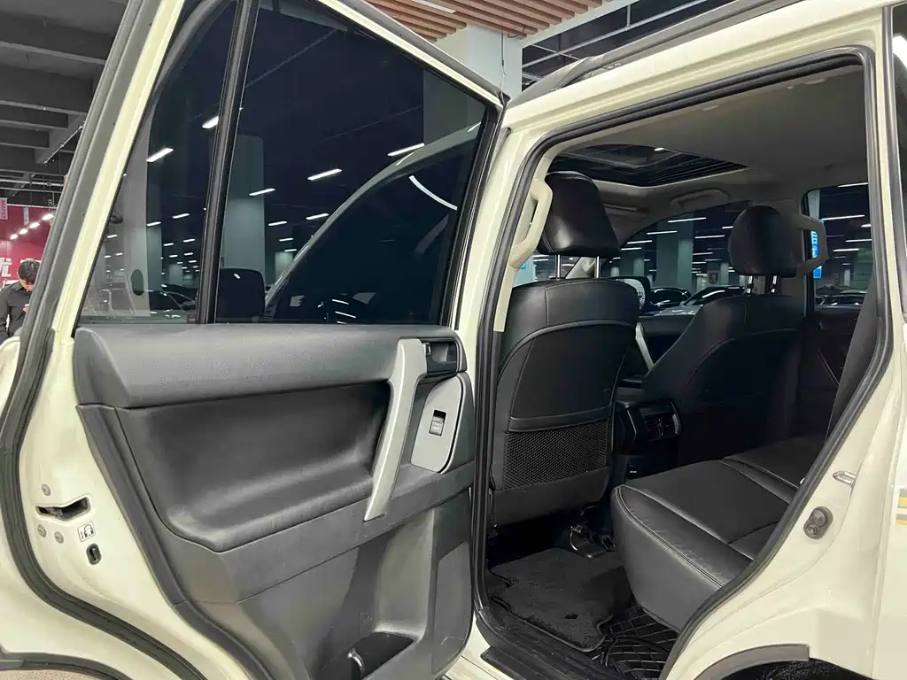 Toyota Prado 2017 — фото 13