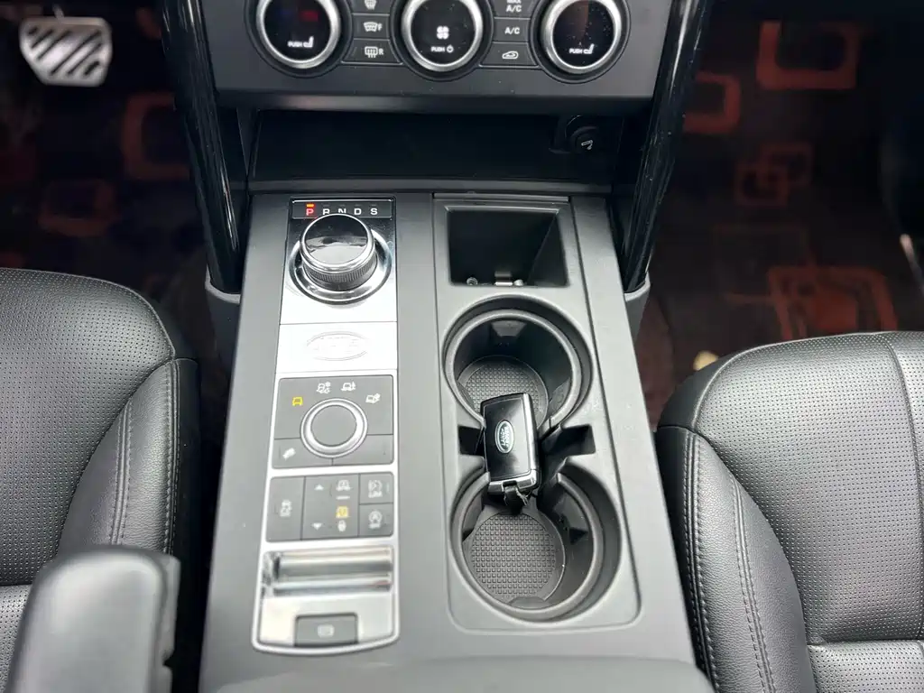 Land Rover Discovery 2019 — фото 12