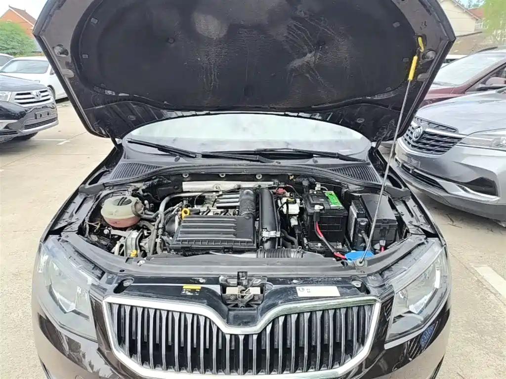 Skoda Octavia 2015 — фото 20