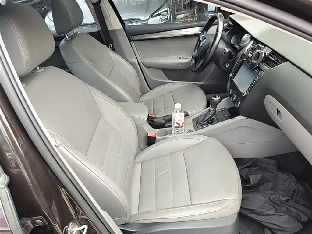 Skoda Octavia 2015 — фото 25