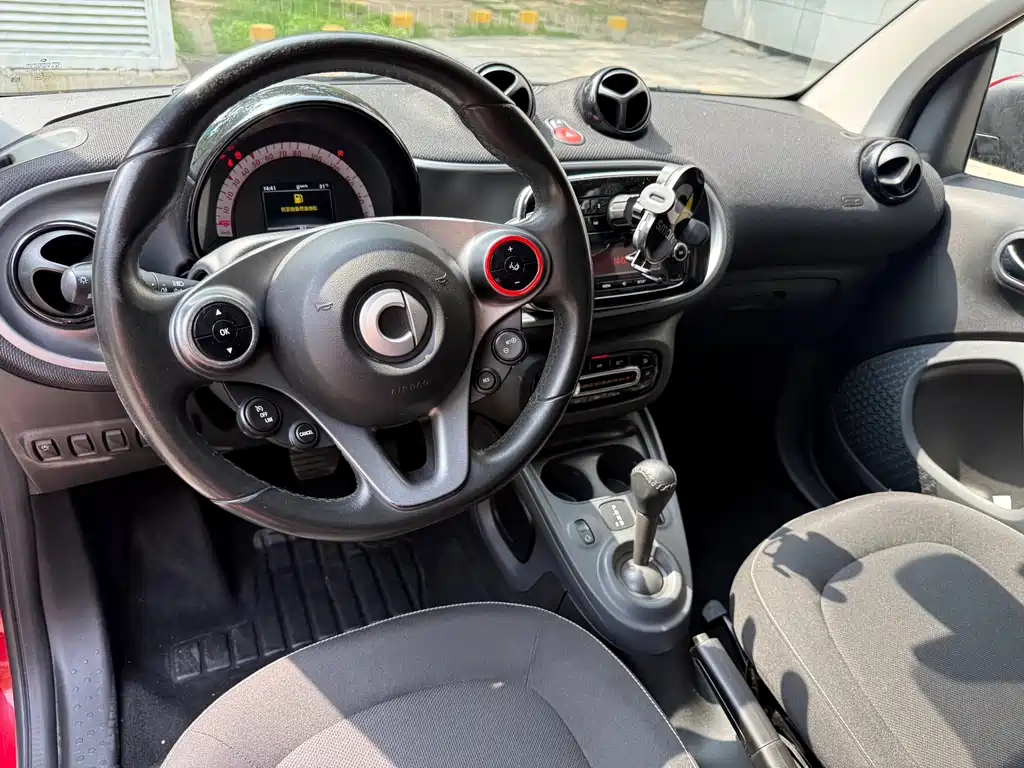 smart Fortwo 2017 — фото 9