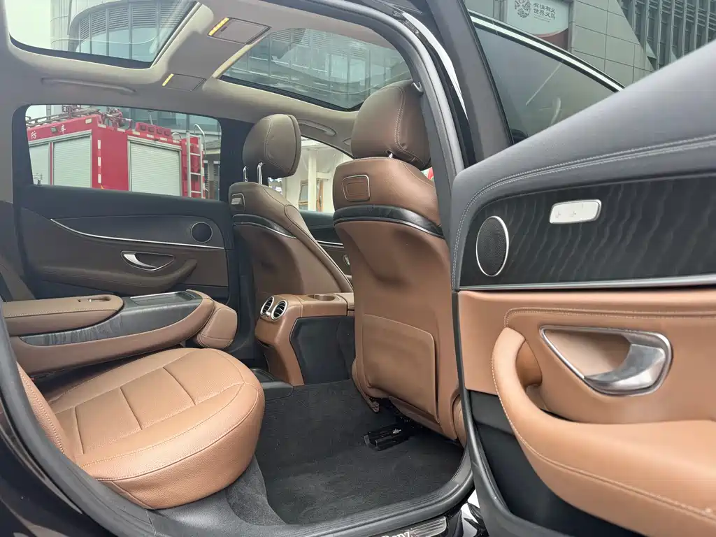 Mercedes-Benz E-Class 2018 — фото 9