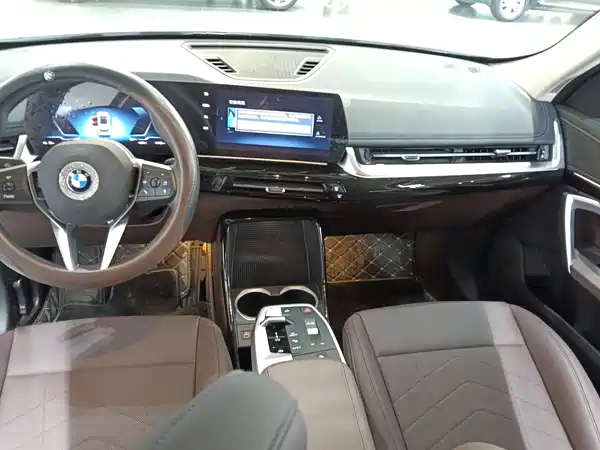 BMW iX1 2025