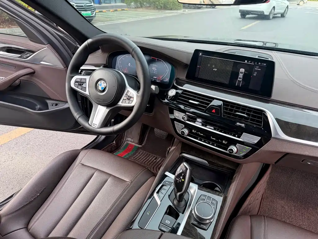 BMW 5 Series 2020 — фото 18