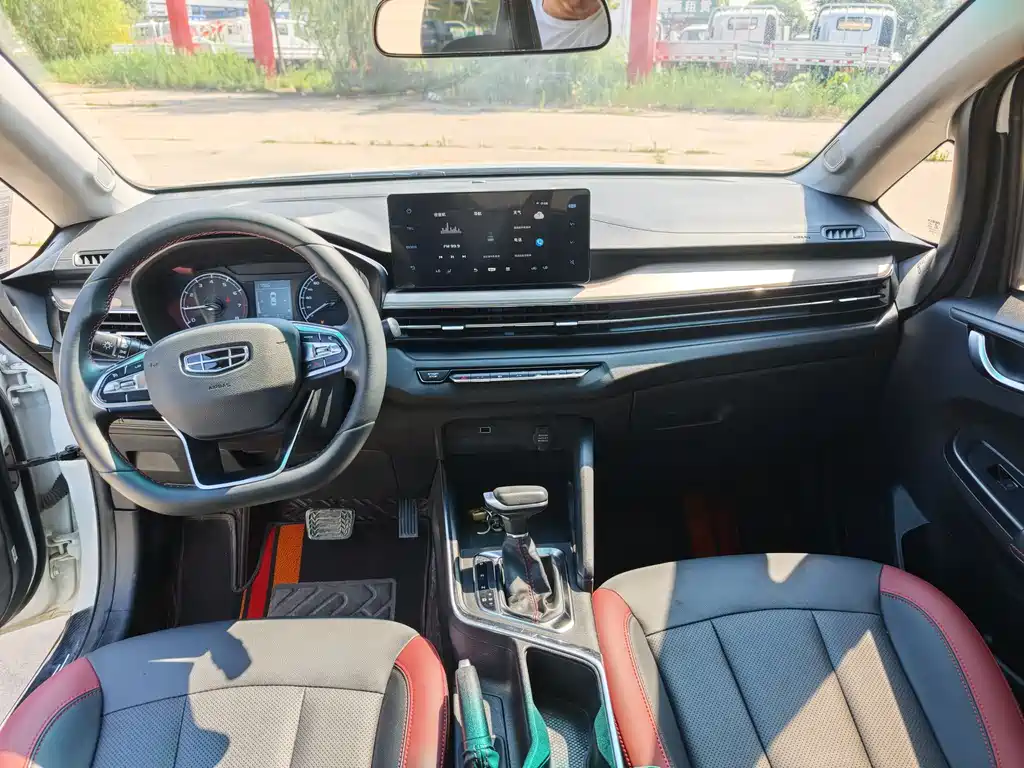 Geely Vision X3 2022 — фото 14