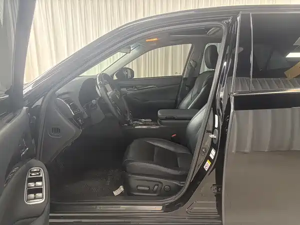 Toyota Crown 2016
