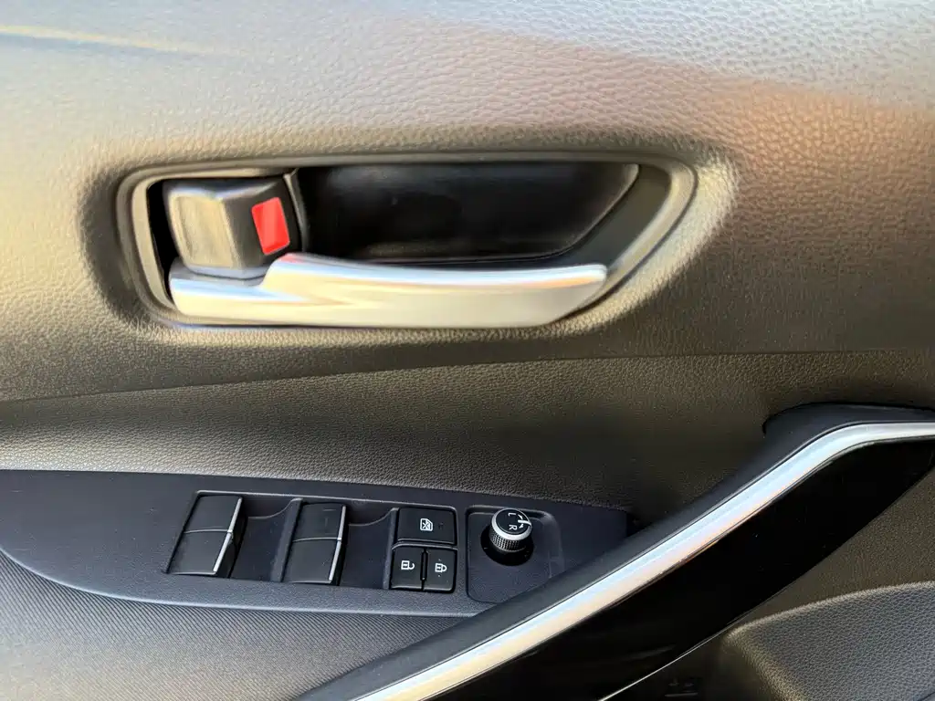 Toyota Corolla 2023 — фото 17