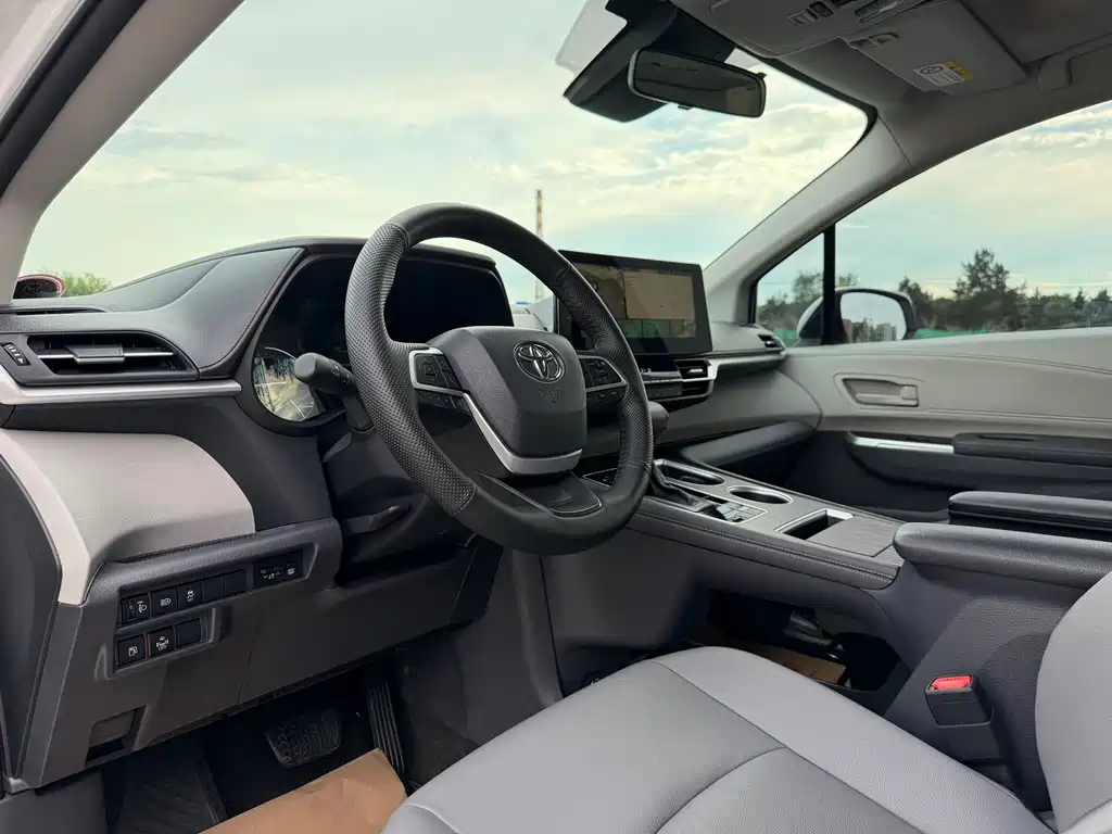Toyota Granvia 2024