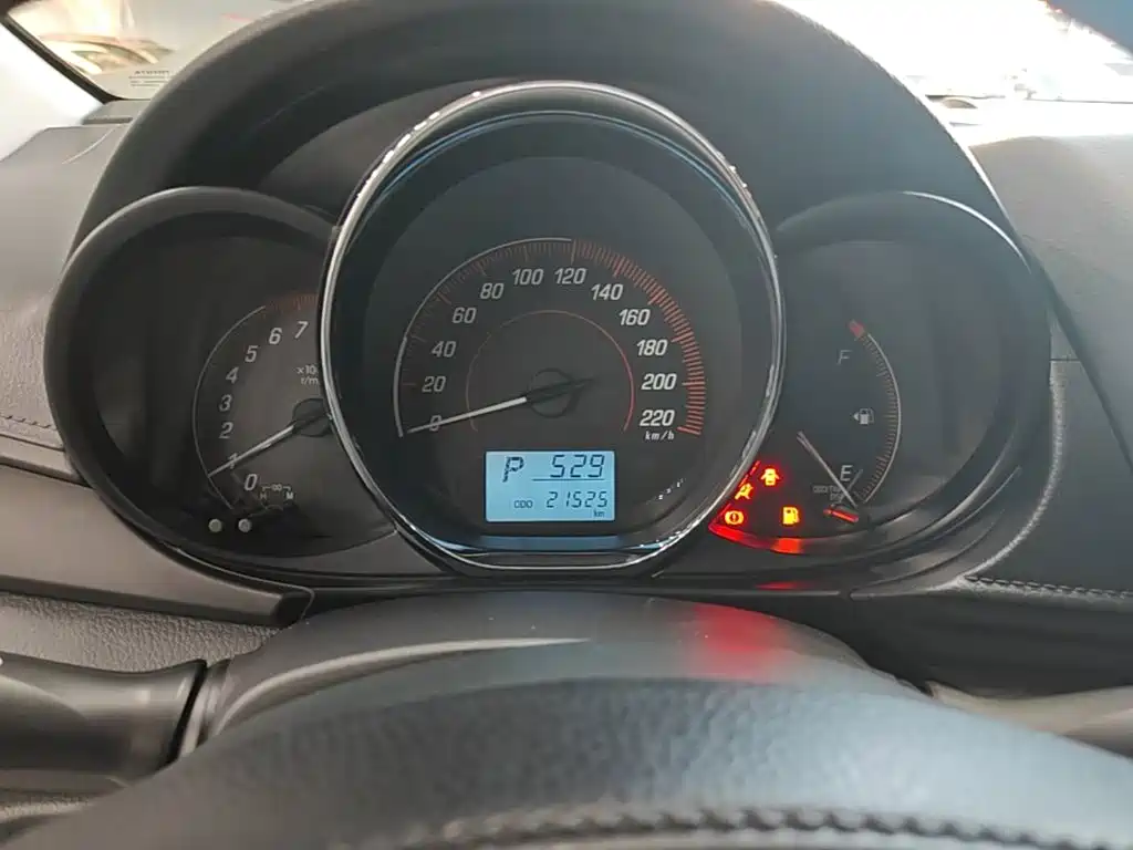 Toyota Yaris L 2020 — фото 12
