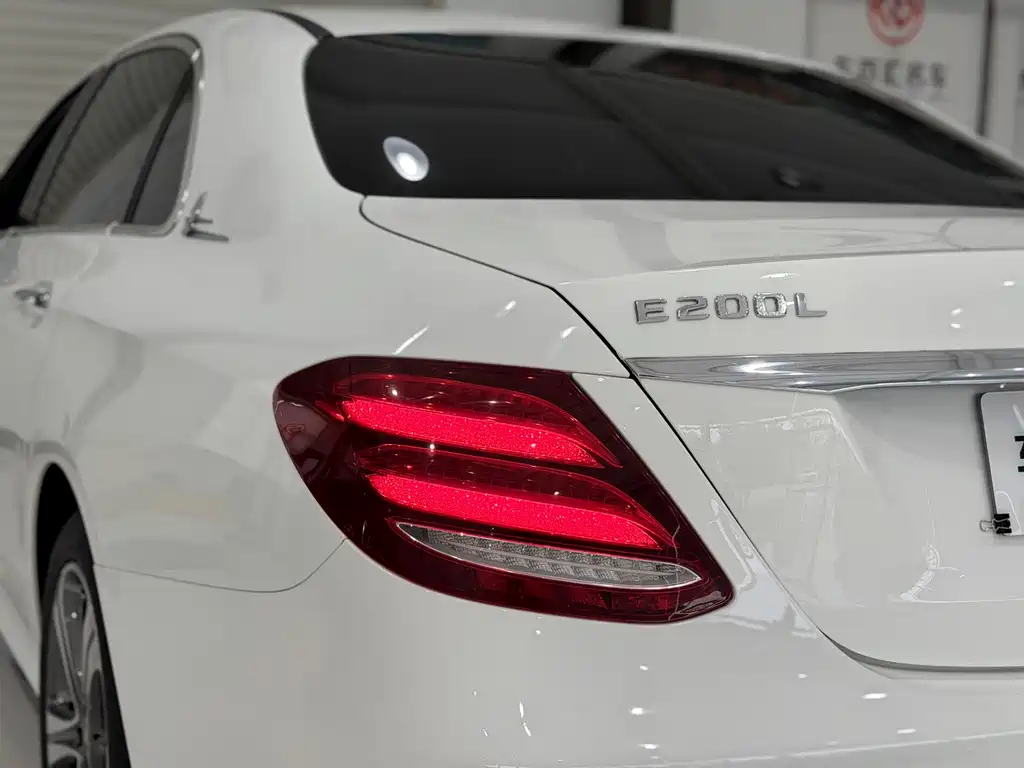 Mercedes-Benz E-Class 2018 — фото 15