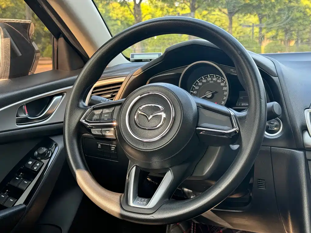 Mazda 3 Axela 2019 — фото 11