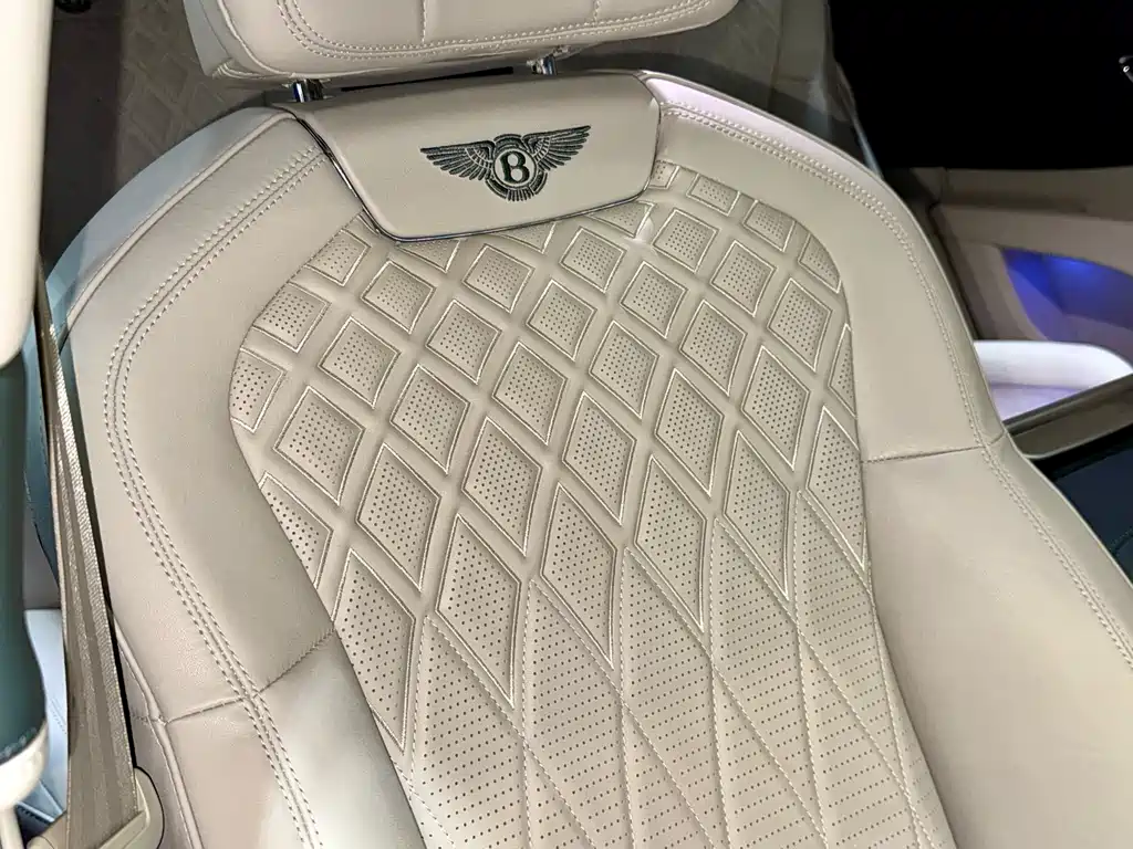 Bentley Flying Spur 2024 — фото 25