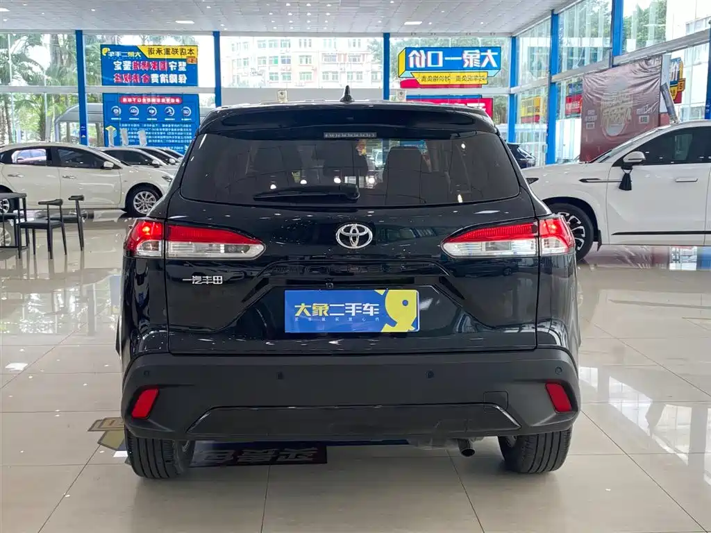 Toyota Corolla Cross 2023 — фото 12