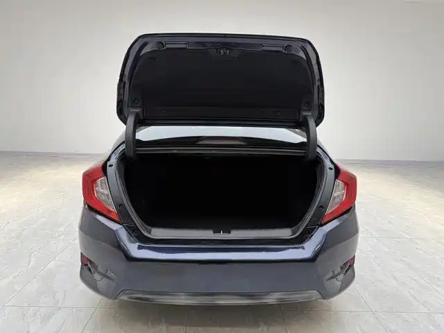 Honda Civic 2018 — фото 11
