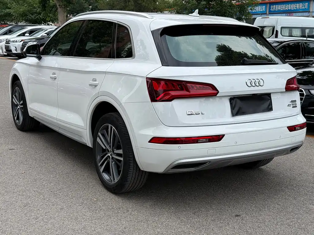 Audi Q5L 2021 — фото 16