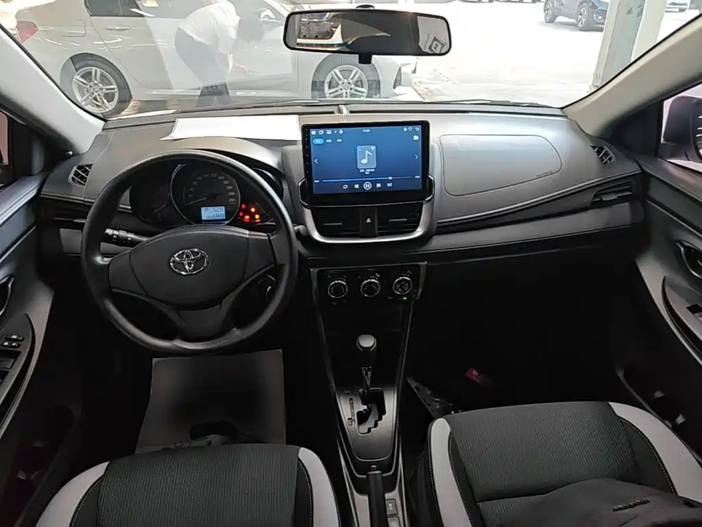 Toyota Yaris L 2020 — фото 10