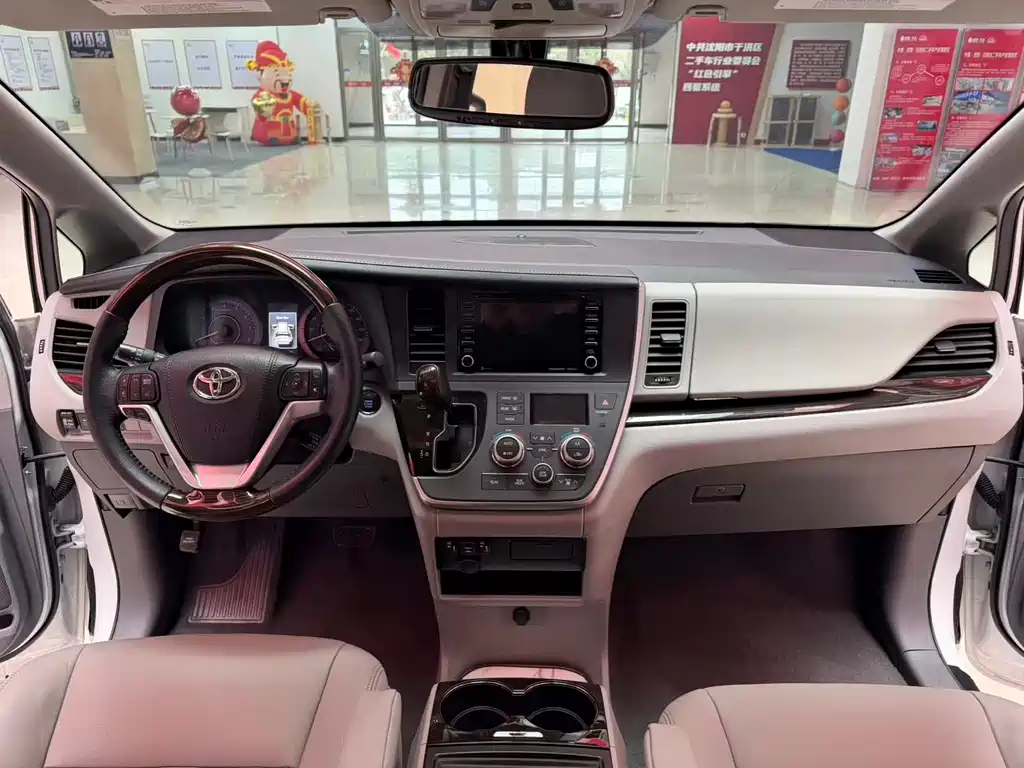 Toyota Sienna 2020 — фото 10