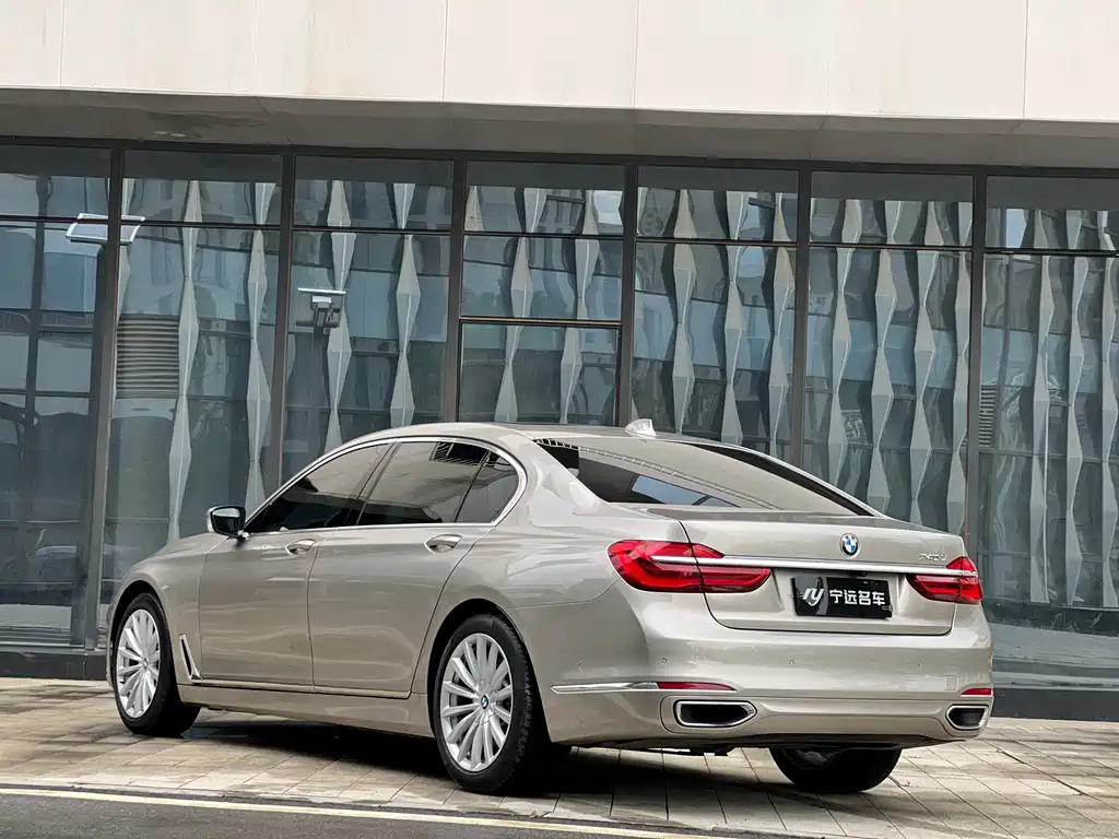 BMW 7 Series 2016 — фото 21