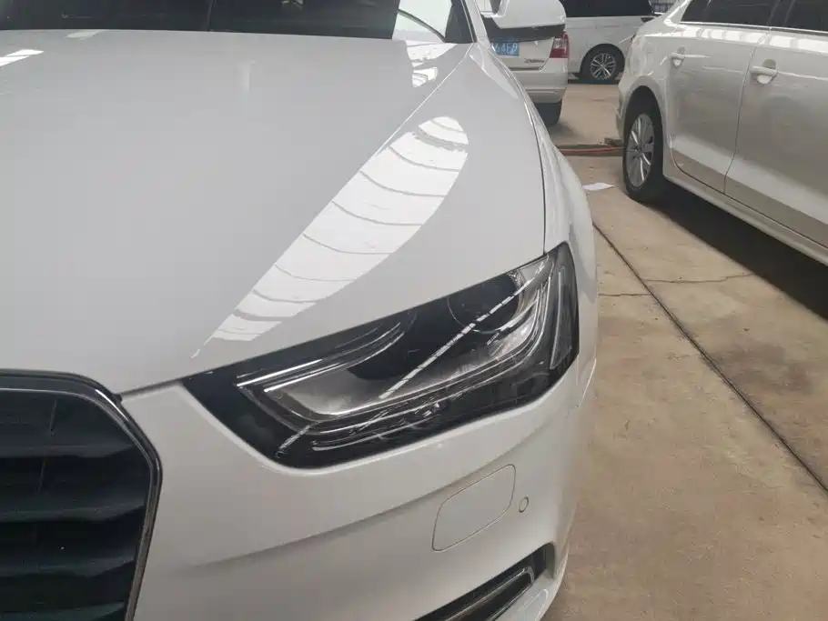 Audi A4L 2015