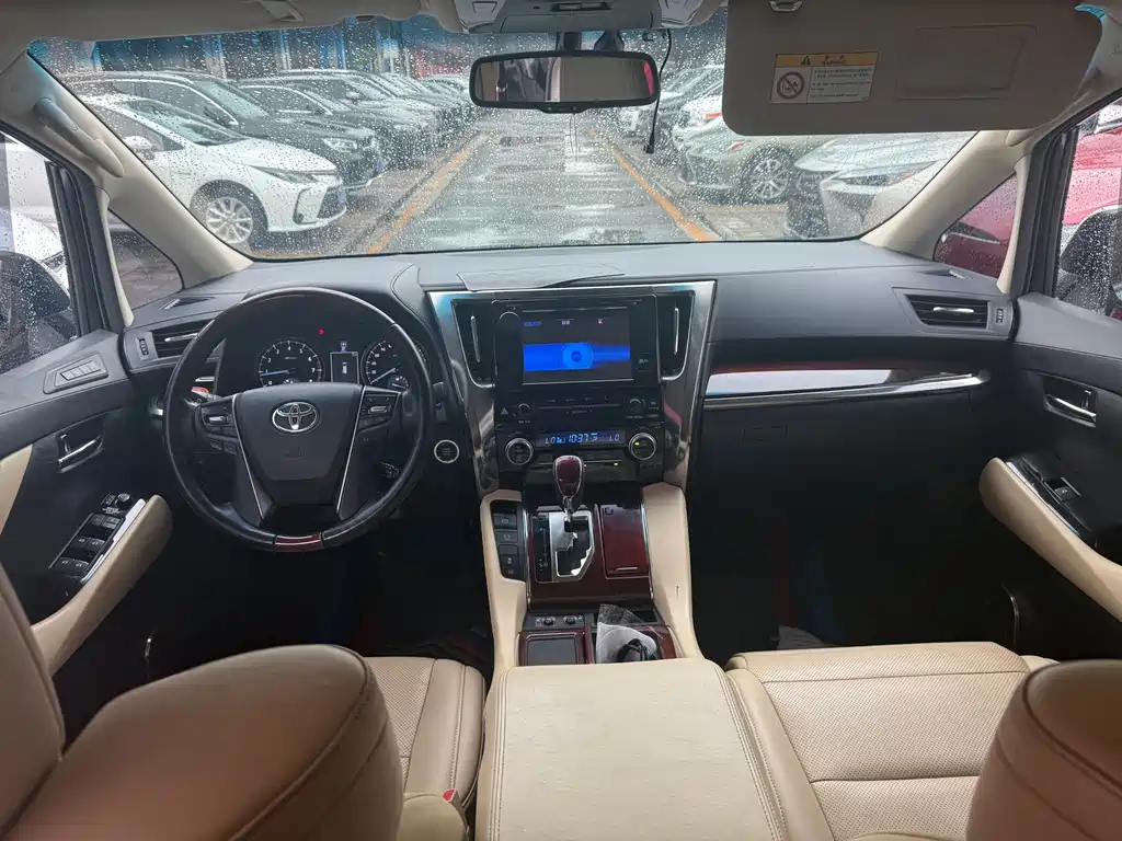 Toyota Alphard 2017 — фото 18